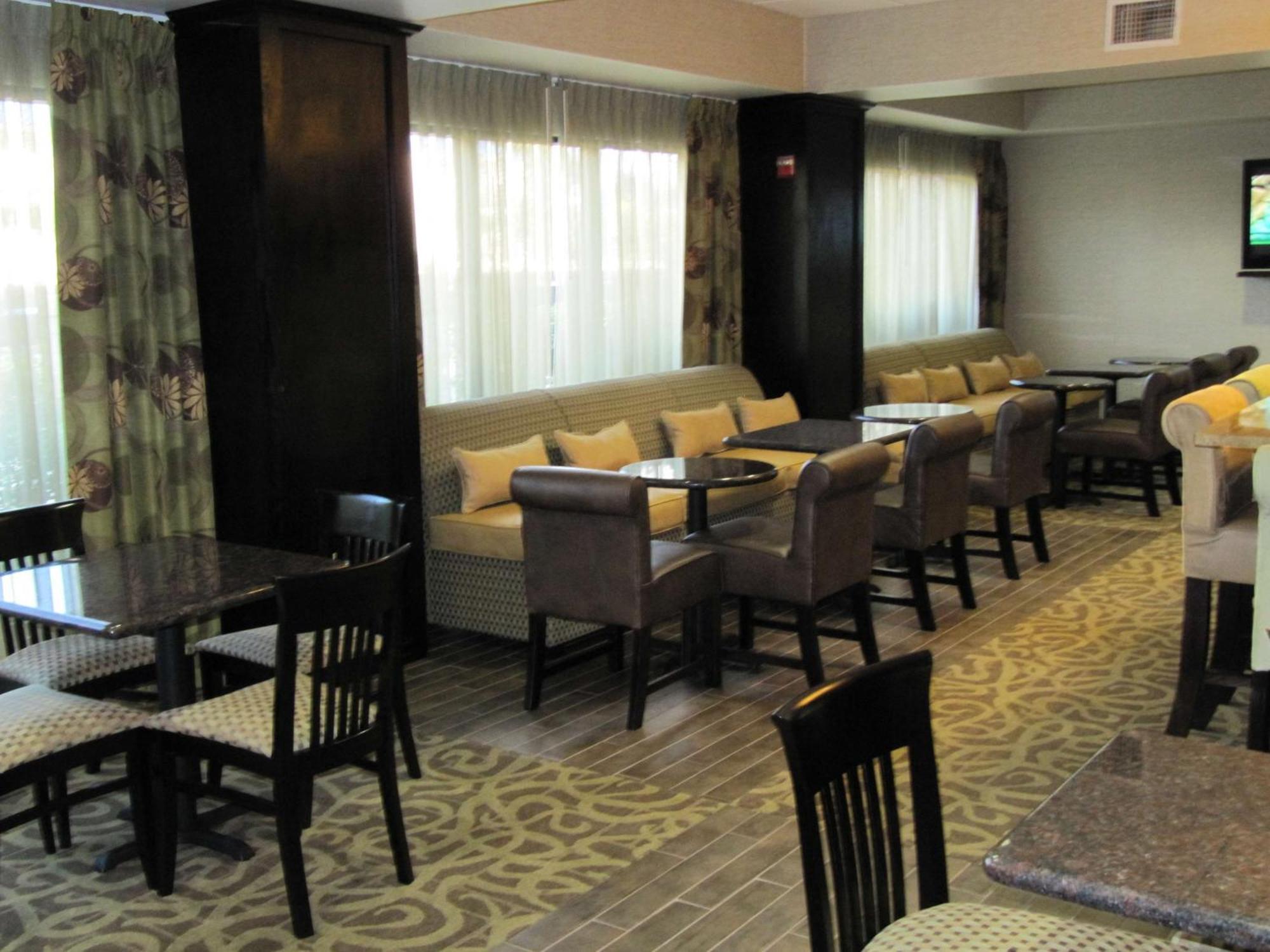 Hampton Inn Lindale/Tyler Bagian luar foto